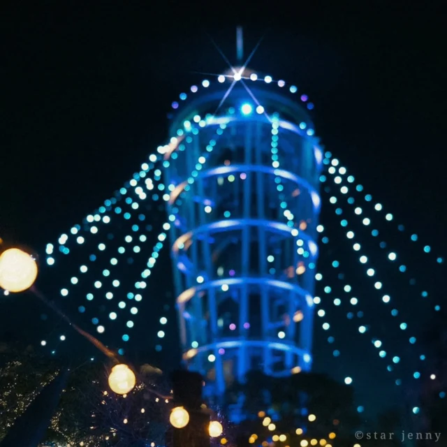 ​👑日本三大イルミネーションに昇格認定された
【湘南の宝石】好評開催中です。

もう​ただのイルミじゃないんです！
日本中から夜景のプロが選んだ「本物」の輝きの
湘南の宝石です💎✨

​海と空、
そして江の島シーキャンドルの壮大な光の空間🗼✨

そして今年も
日付を書き込んで
江の島に遊びにきた
思い出をお持ち帰りできる
★湘南の宝石限定記念★も
21daysSOUVENIR(S) ENOSHIMA のみで販売中です🫶

…………………………………………………………………………………
フォロー&タグ付け投稿していただきました
お写真や動画をリポスト又はリストーリー
させて頂く事がございます♡
たくさんの皆さまの
湘南キャンドル写真を楽しみにお待ちします🙇✨
…………………………………………………………………………………

📅会期
2026年2月28日（土）迄
📍会場
江の島・片瀬海岸エリア一帯
夜間営業時間
【江の島サムエル・コッキング苑／
江の島シーキャンドル】

🕜️17:00〜20:00（最終入場19:30）

✴️17時３０分点灯となります

☎️お問い合わせ
●江ノ島電鉄株式会社　
Tel：0466-25-3525
（平日9:00～17:00）
●藤沢市観光センター　
Tel：0466-22-4141
（8:30～17:00）
※天候などによりイベントの一部が変更または中止になる場合がございます。
主催：湘南藤沢活性化

#江の島シーキャンドル
#日本三大イルミネーション認定
#湘南の宝石2026
#illumination